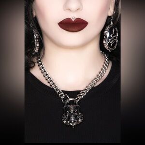 NWOT KILLSTAR LOCK ME UP FULLY ADJUSTABLE METAL ALLOY SKULL STATEMENT NECKLACE